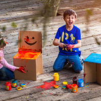 Renato e Roberta | 7 e 4 anos | Geração de momentos felizes! Esse é o nosso propósito | Produto: <a href="https://loja.euamopapelao.com.br/moveis" target="_blank">Cadeira Sorriso e Banco Infantil</a>